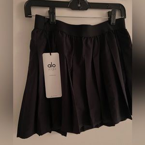 Alo Yoga Varsity Tennis Skirt size Medium in Black
